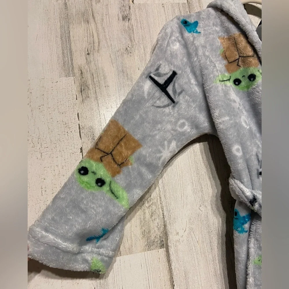 Little Boys Star Wars Grey Baby Yoda Soft Robe Small 6